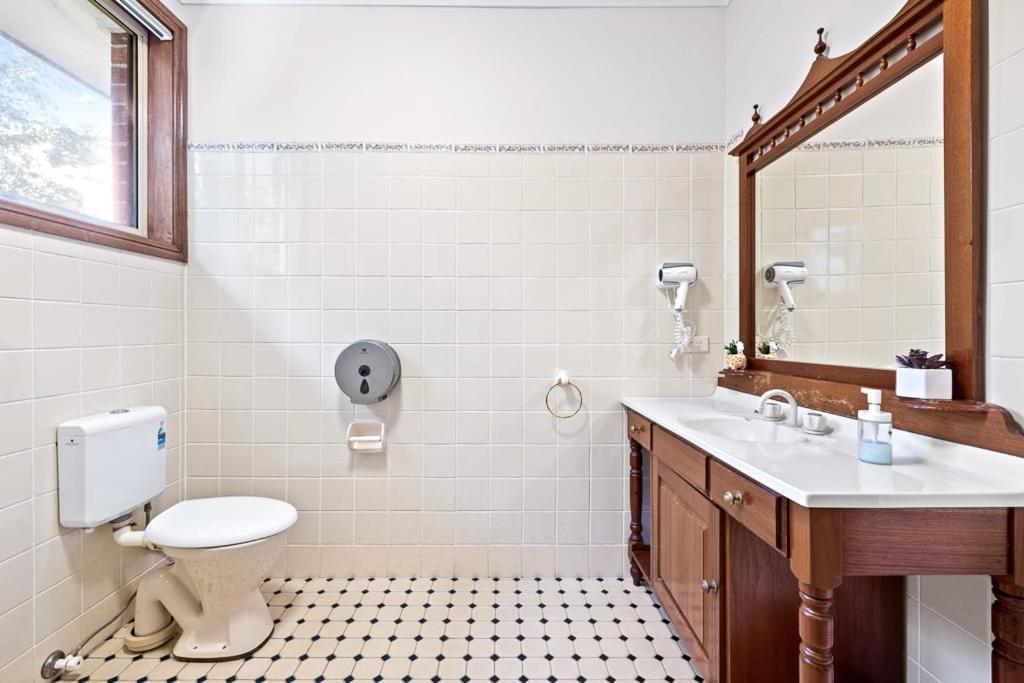 Tranquil Queen Room - Nearby Transport And Stores - Shared Bathroom Pymble Exterior foto