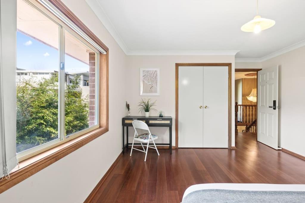 Tranquil Queen Room - Nearby Transport And Stores - Shared Bathroom Pymble Exterior foto